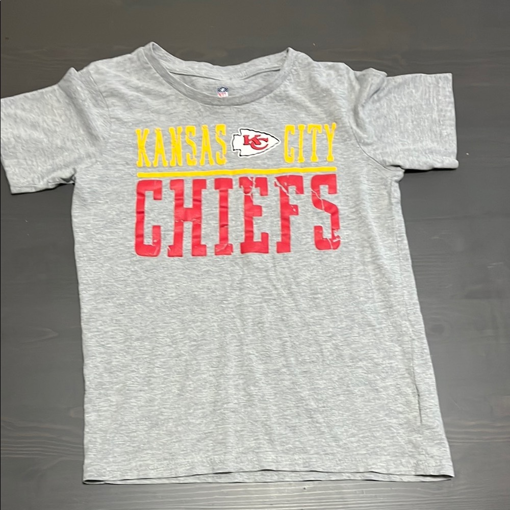 NFL Kansas City Chiefs Gray and Red Short Sleeve Tee